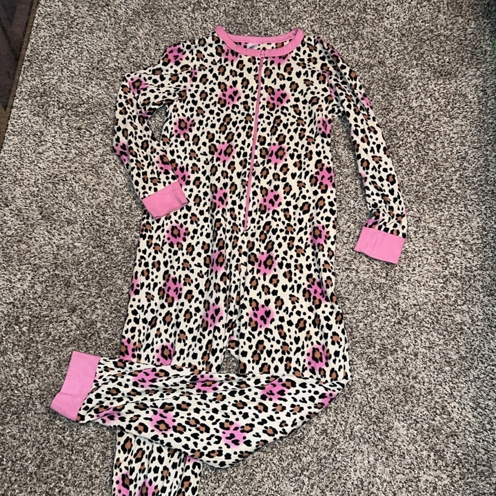 Cheetah print pajamas. Pink